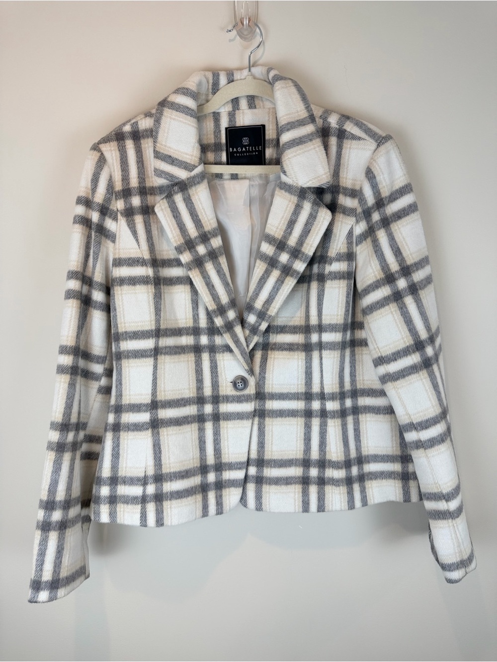 bagatelle White and Gray Plaid Flannel Sift Single-Button Blazer size Large